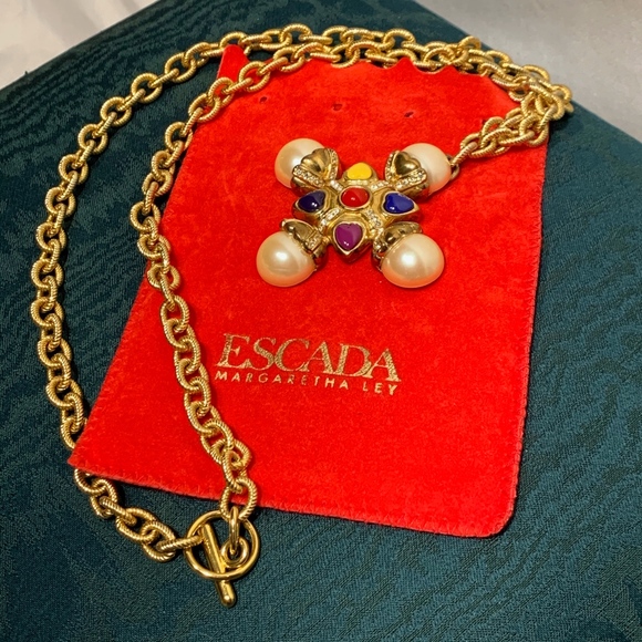 Escada Gold Pendant & Chain - Picture 1 of 7